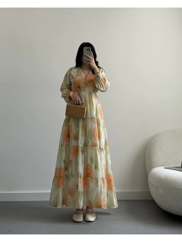 Uzun turuncu çiçekli elbise