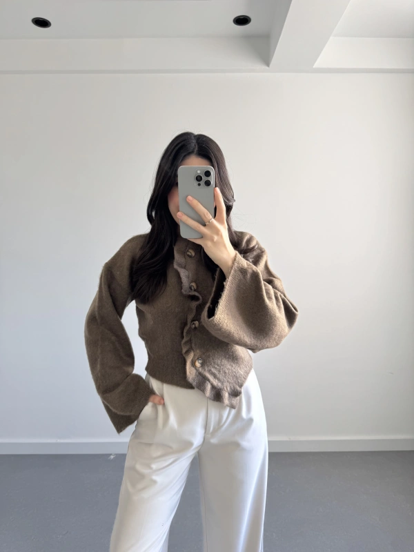 VOLAN DETAYLI TRİKO HIRKA KAHVE