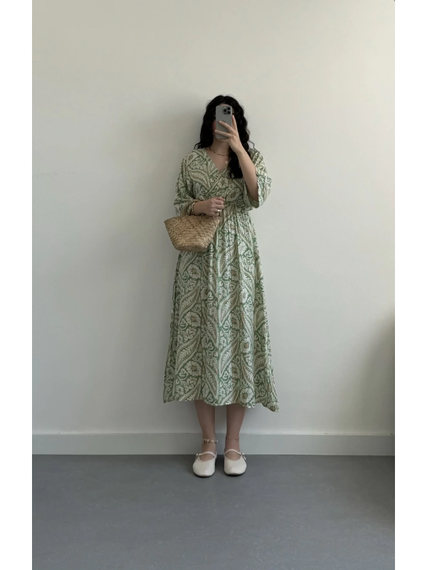 Yeşil çiçekli elbise