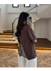 KAHVE SIRTI DANTEL DETAY TSHİRT- 1073