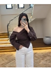 KAHVE OMZU AÇIK DRAPELİ GÖMLEK-250317