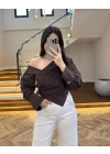 KAHVE OMZU AÇIK DRAPELİ GÖMLEK-250317