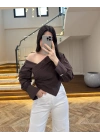 KAHVE OMZU AÇIK DRAPELİ GÖMLEK-250317