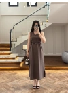 KAHVE V YAKA KEMERLİ ELBİSE-2382