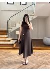 KAHVE YIRTMAÇLI GOLD AKSESUAR ELBİSE