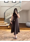 KAHVE YIRTMAÇLI GOLD AKSESUAR ELBİSE