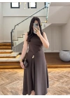 KAHVE YIRTMAÇLI GOLD AKSESUAR ELBİSE