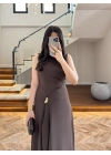 KAHVE YIRTMAÇLI GOLD AKSESUAR ELBİSE
