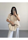 BEJ ÖNDEN BÜZGÜLÜ YARIM KOL BLUZ