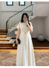 BEYAZ KISA KOL KEMERLİ GÜRÜLÜ ELBİSE -3231
