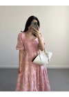 HANNA GÜPÜRLÜ PEMBE ELBİSE
