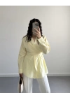 MAVE KURUVAZE BELİ KUŞAKLI GÖMLEK SARI