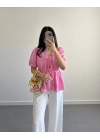 PEMBE ÖNDEN BÜZGÜLÜ YARIM KOL BLUZ