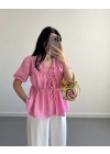 PEMBE ÖNDEN BÜZGÜLÜ YARIM KOL BLUZ
