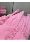 PEMBE ZIMBA DETAYLI SIRTI BAĞLAMALI MÜSLİN ELBİSE