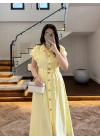 SARI ÖNÜ DÜĞMELİ KEMERLİ ELBİSE -3976