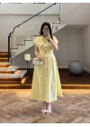 SARI ÖNÜ DÜĞMELİ KEMERLİ ELBİSE -3976