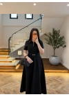 SİYAH ÖNDEN FERMUARLI KEMERLİ ELBİSE-4006