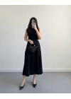 SİYAH YANLARI KEMER DETAYLI CREP KUMAŞ ELBİSE