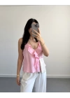 TWİLA ÖNÜ FIRFIRLI ASKILI BLUZ PEMBE