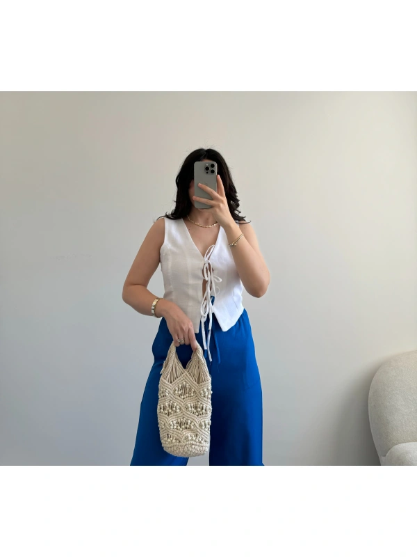 Beyaz önü bağlamalı yelek