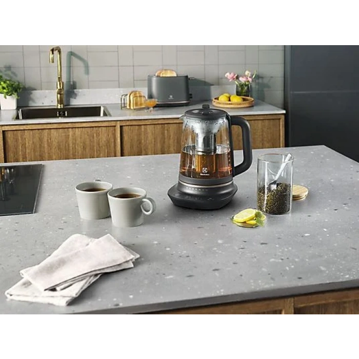 ELECTROLUX E7GK1-8BP 2000W Cam Su Isıtıcı Siyah İnci