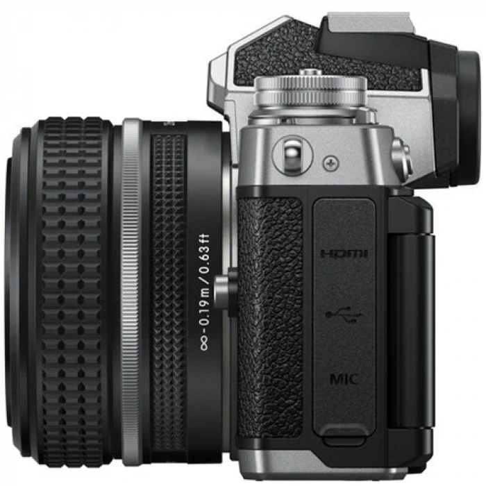 NIKON Z fc SL Lens Kit w/28 f/2.8 SE Aynasız Fotoğraf Makinesi Siyah