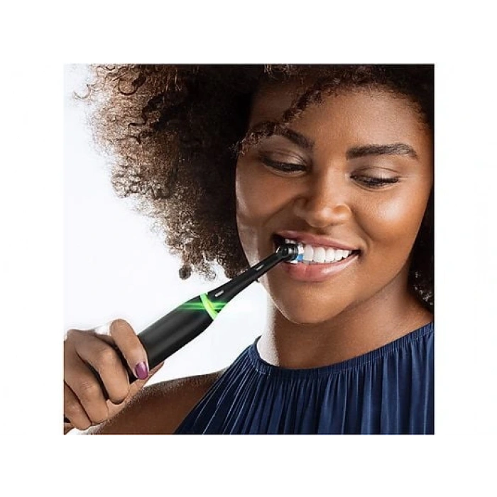 ORAL B iO 5 2'li Şarjlı Diş Fırçası Seti + Seyahat Kabı Siyah Beyaz