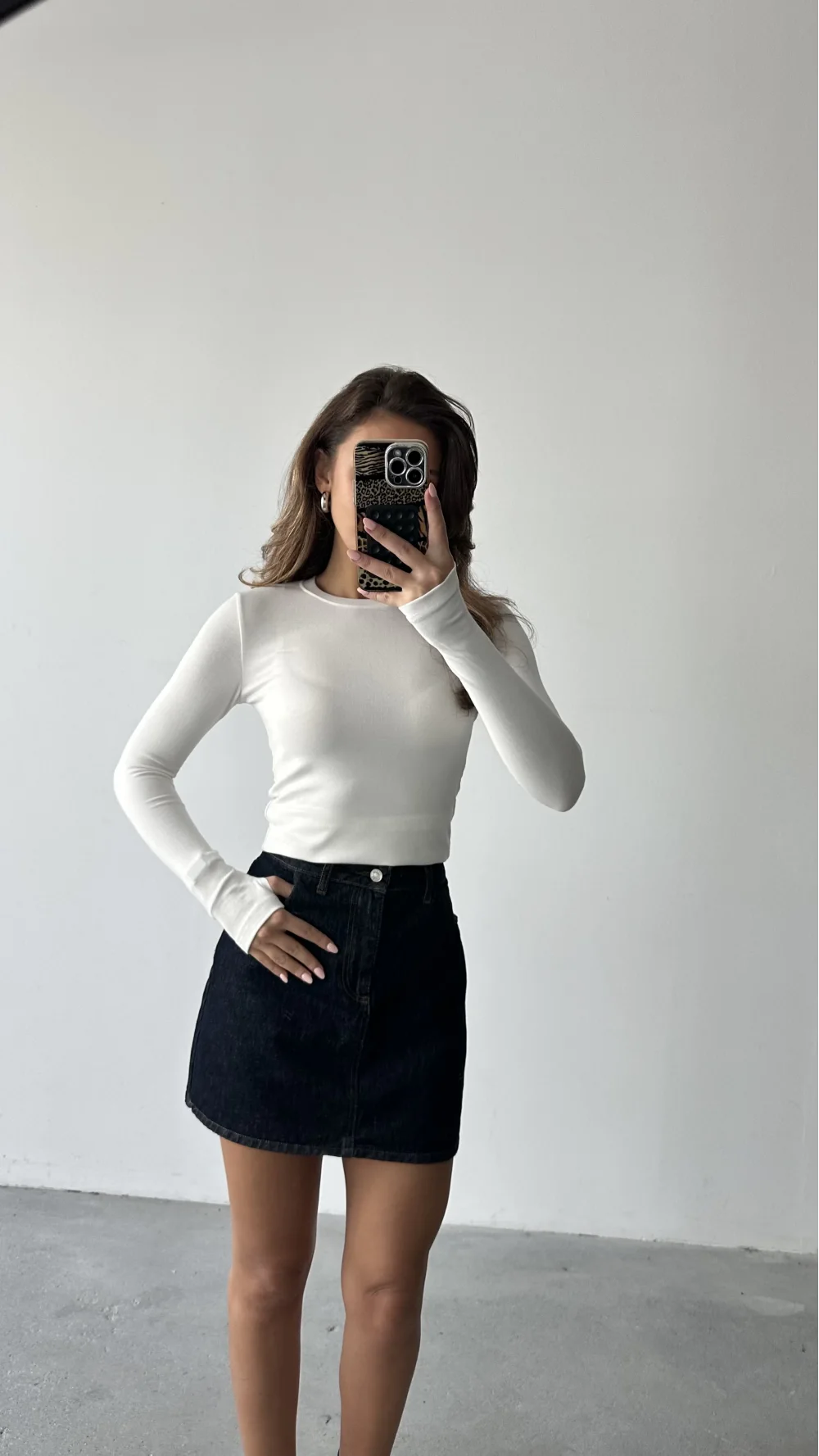 PARMAK GEÇMELİ BLUZ