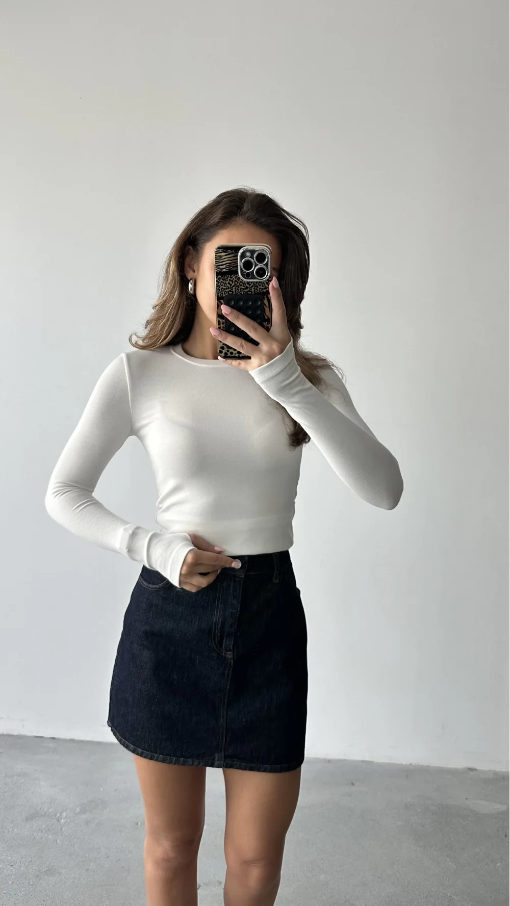 PARMAK GEÇMELİ BLUZ