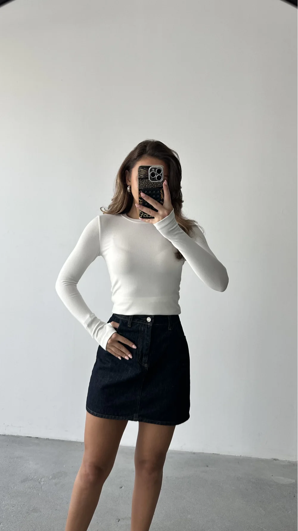 PARMAK GEÇMELİ BLUZ