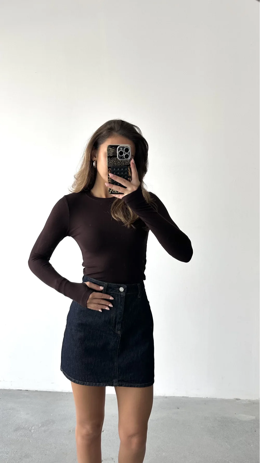 PARMAK GEÇMELİ BLUZ