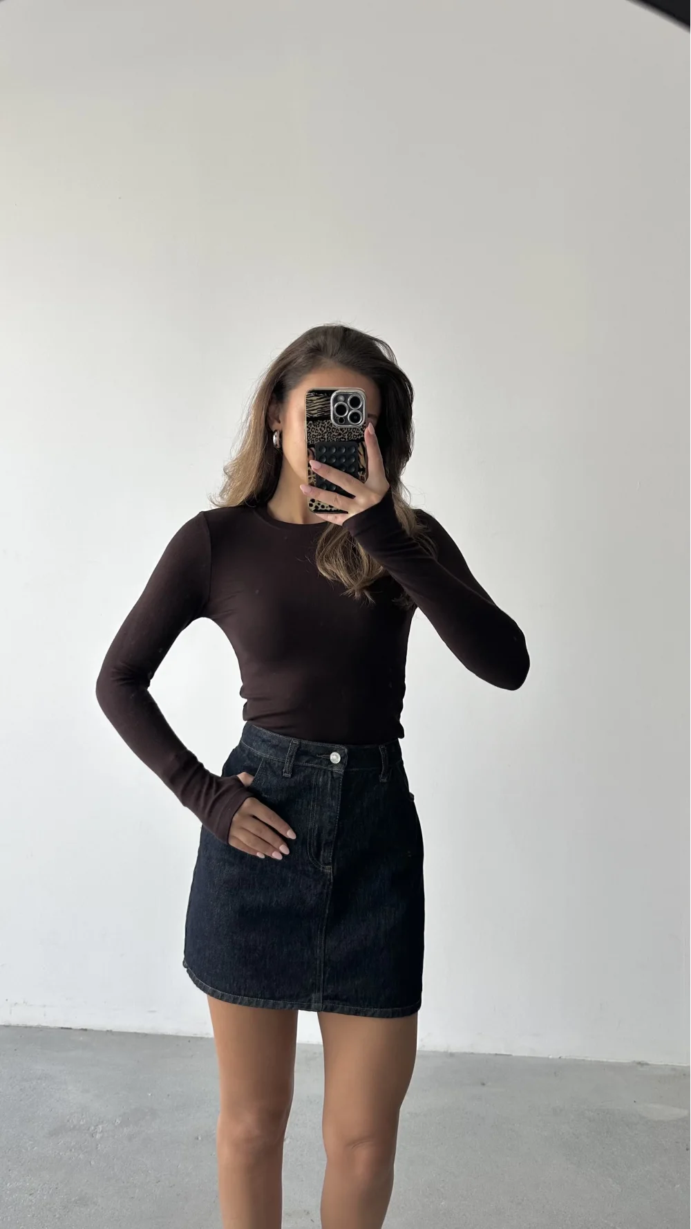 PARMAK GEÇMELİ BLUZ