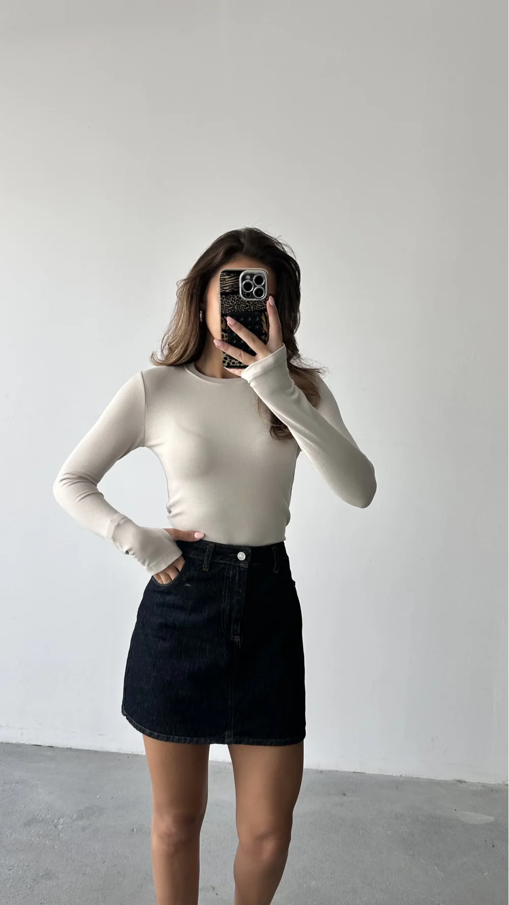 PARMAK GEÇMELİ BLUZ