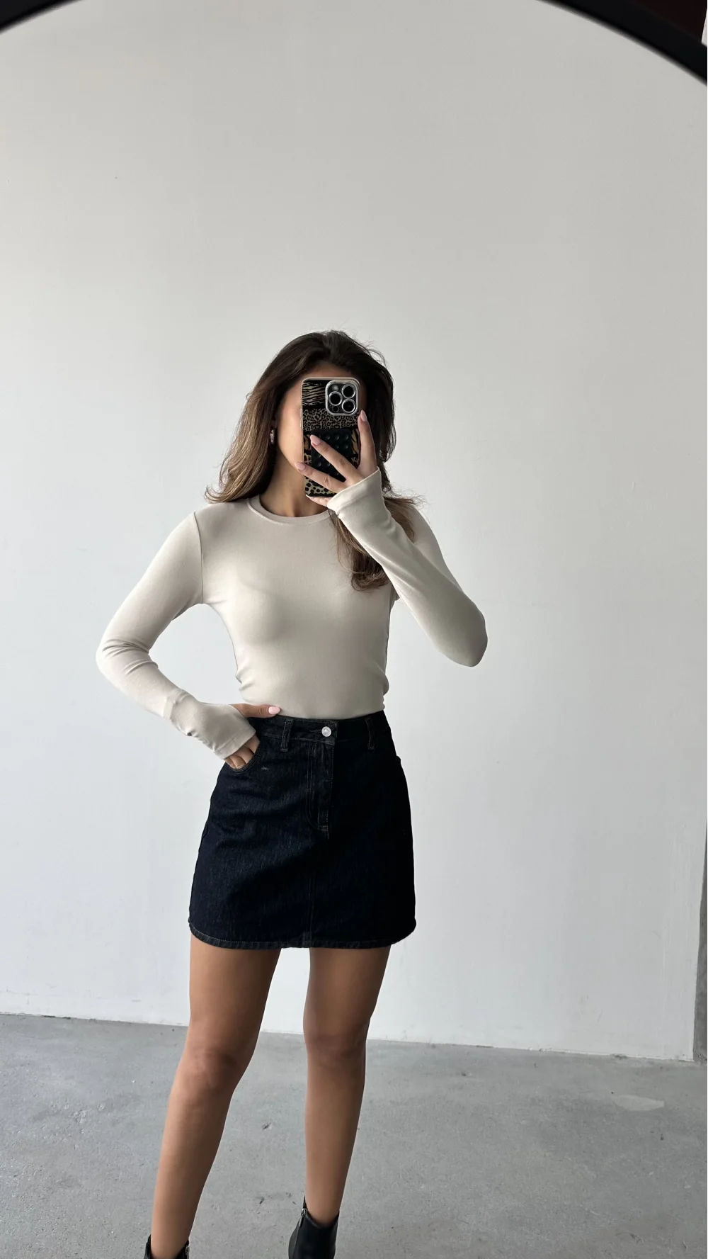 PARMAK GEÇMELİ BLUZ