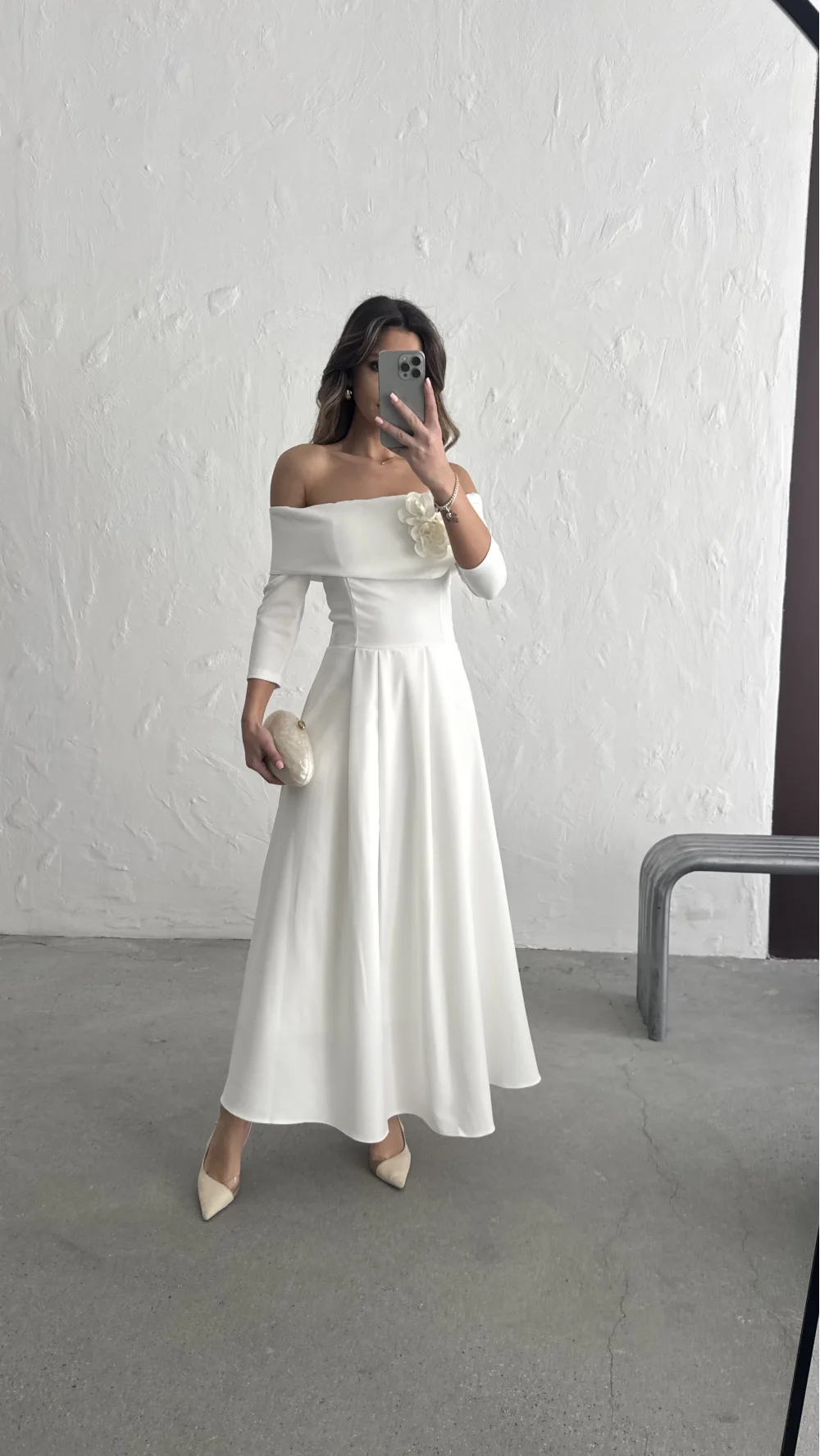 YAKASI GÜL DETAYLI ELBİSE