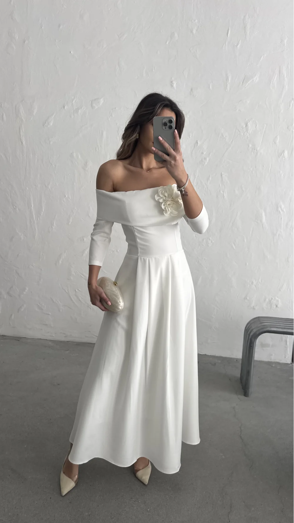 YAKASI GÜL DETAYLI ELBİSE