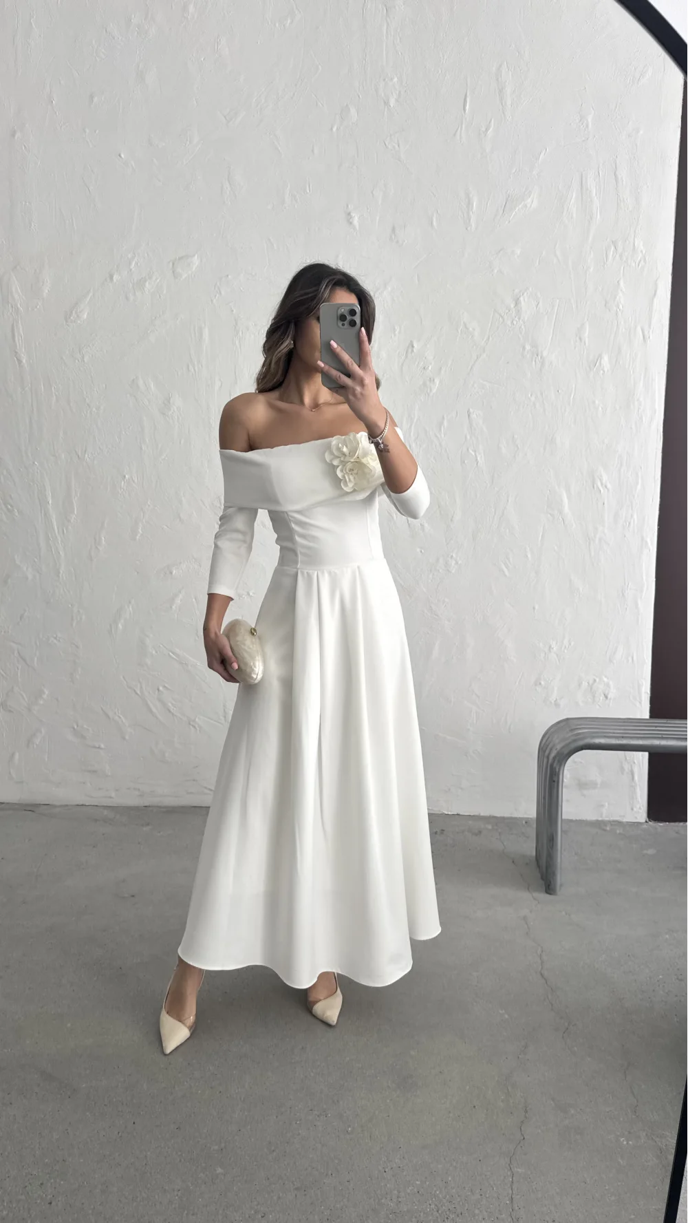 YAKASI GÜL DETAYLI ELBİSE