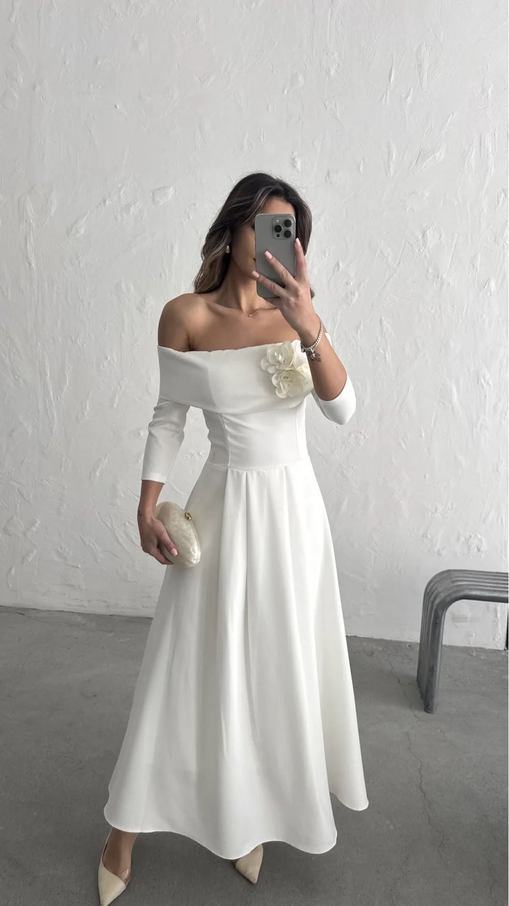 YAKASI GÜL DETAYLI ELBİSE