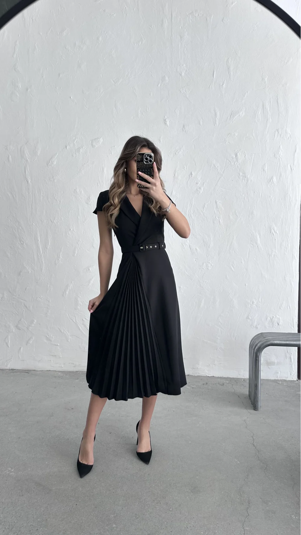 PİLE DETAYLI ELBİSE