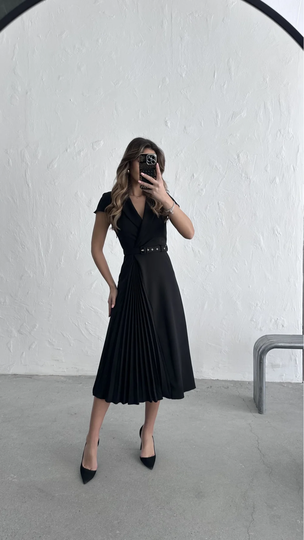 PİLE DETAYLI ELBİSE