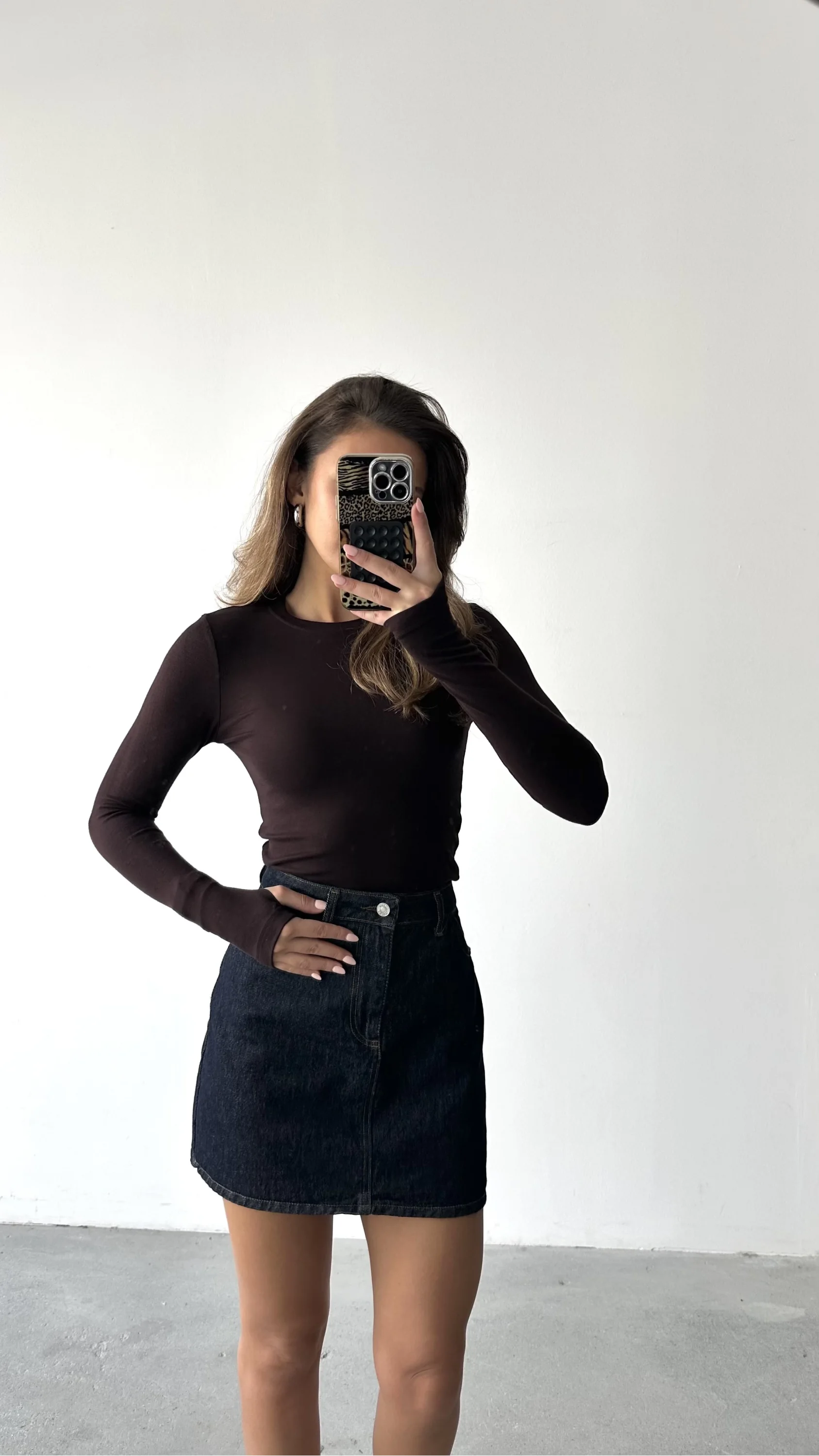 PARMAK GEÇMELİ BLUZ