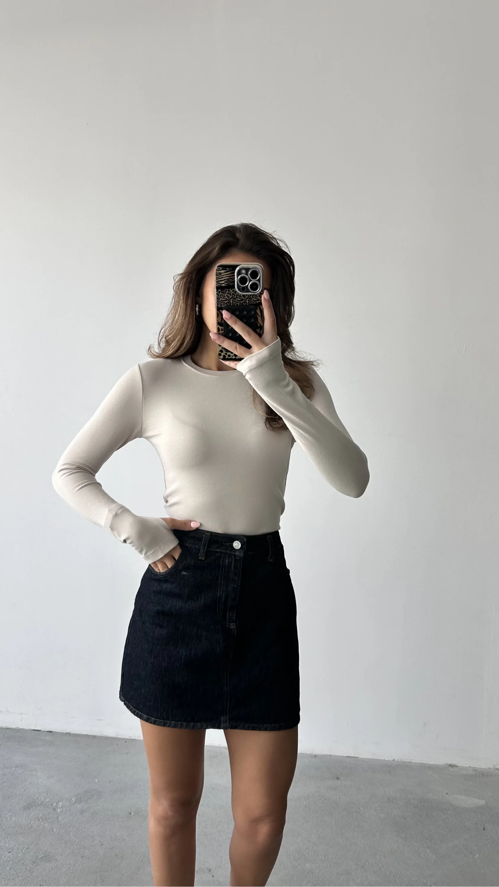 PARMAK GEÇMELİ BLUZ