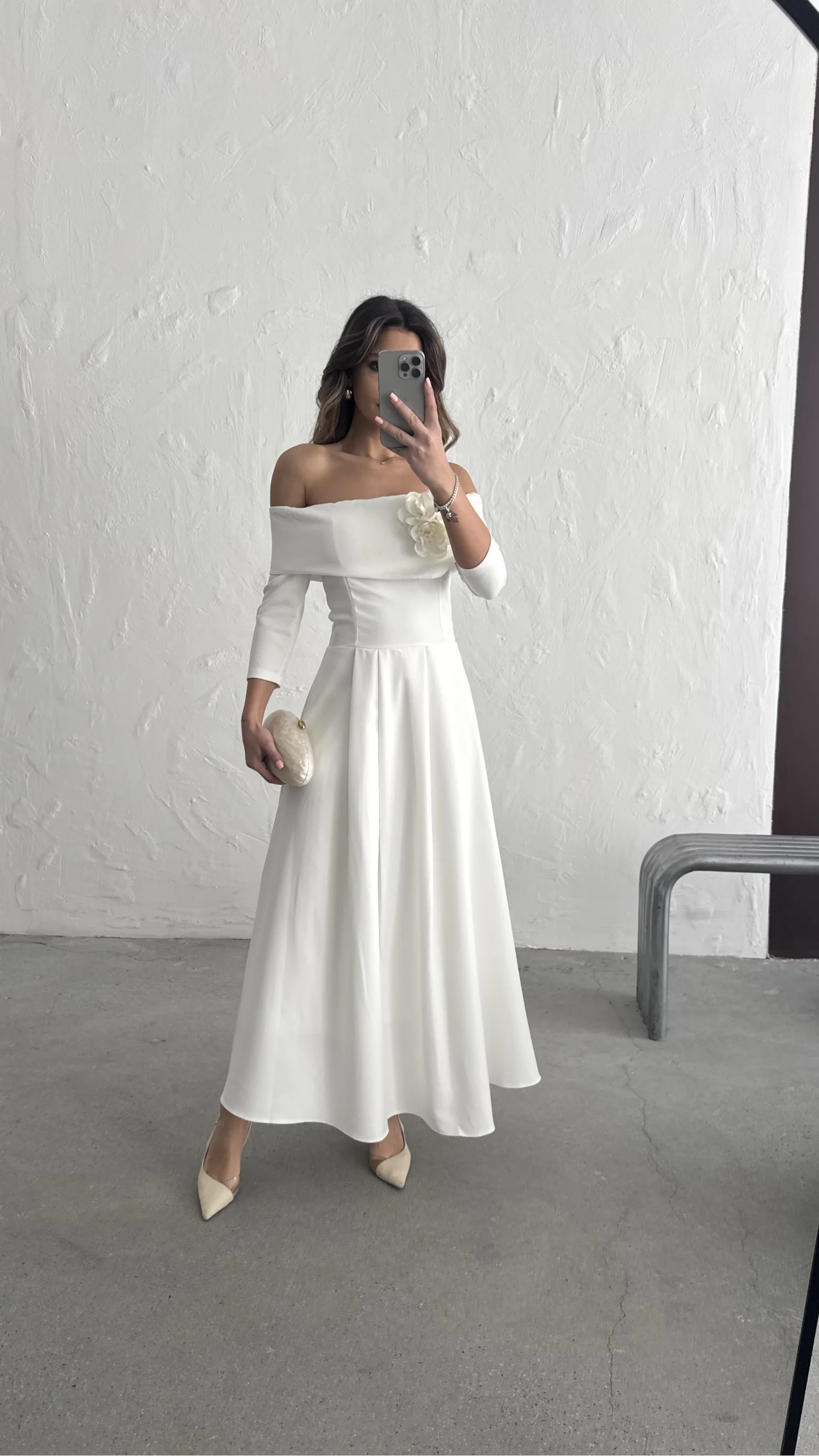 YAKASI GÜL DETAYLI ELBİSE