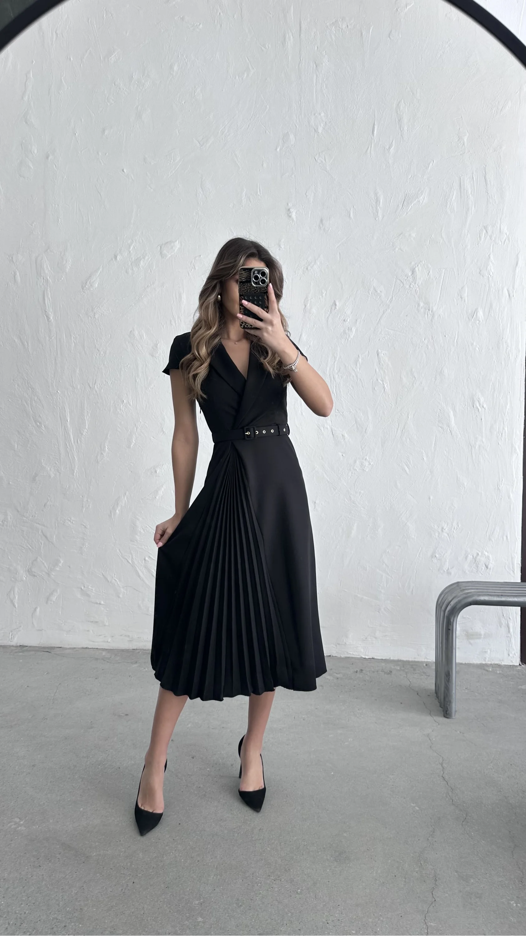 PİLE DETAYLI ELBİSE