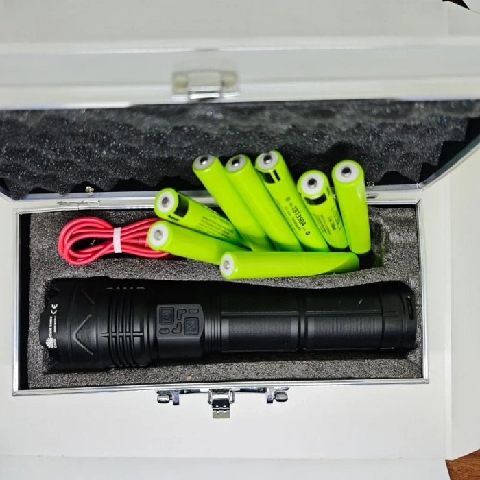 GOLD KAMA G500 El Feneri - 15000 Lümen, 24 Saat Kesintisiz Aydınlatma, 8x Uzun Lityum İyon Pil Seti