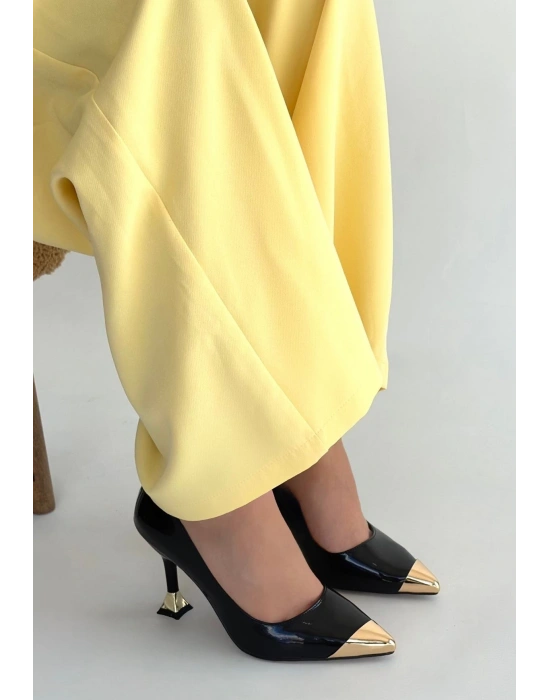 Artem Siyah Rugan Topuklu Ayakkabı