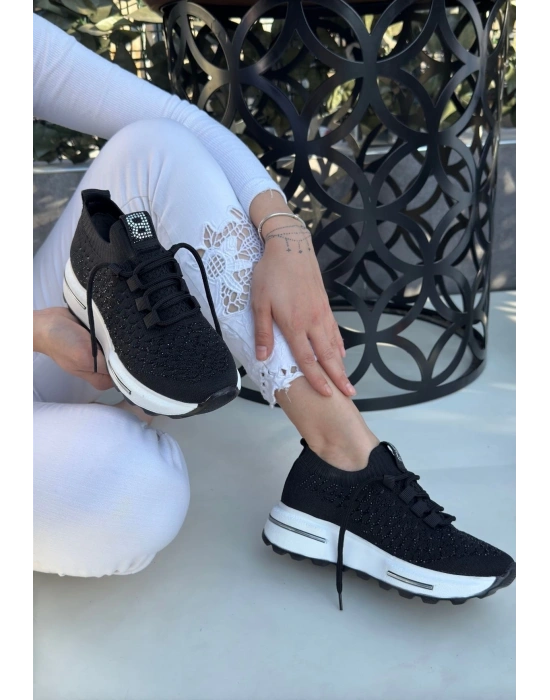 Cilla Siyah Triko Boncuk İşlemeli Kadın Spor Ayakkabı