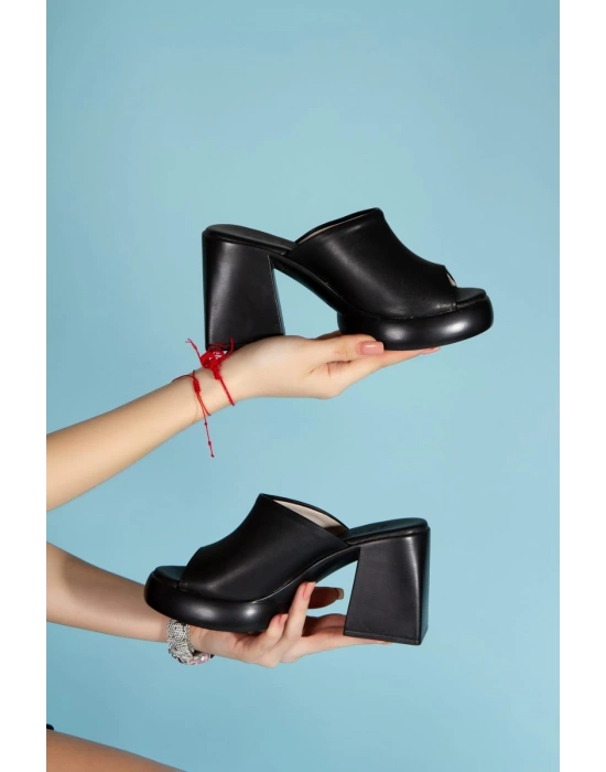 Diar Siyah Cilt Topuklu Kadın Terlik