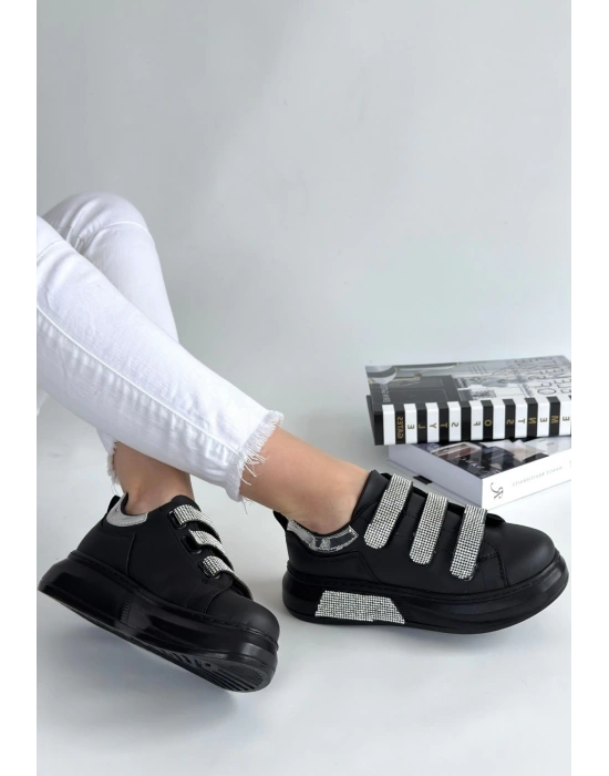 Elika Siyah Cilt Cırt Cırtlı Kadın Spor Ayakkabı